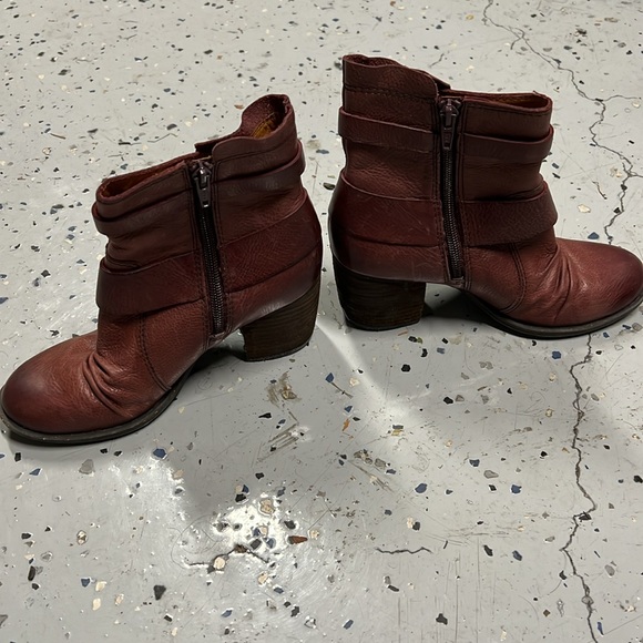 Burgundy leather boots - Picture 2 of 6